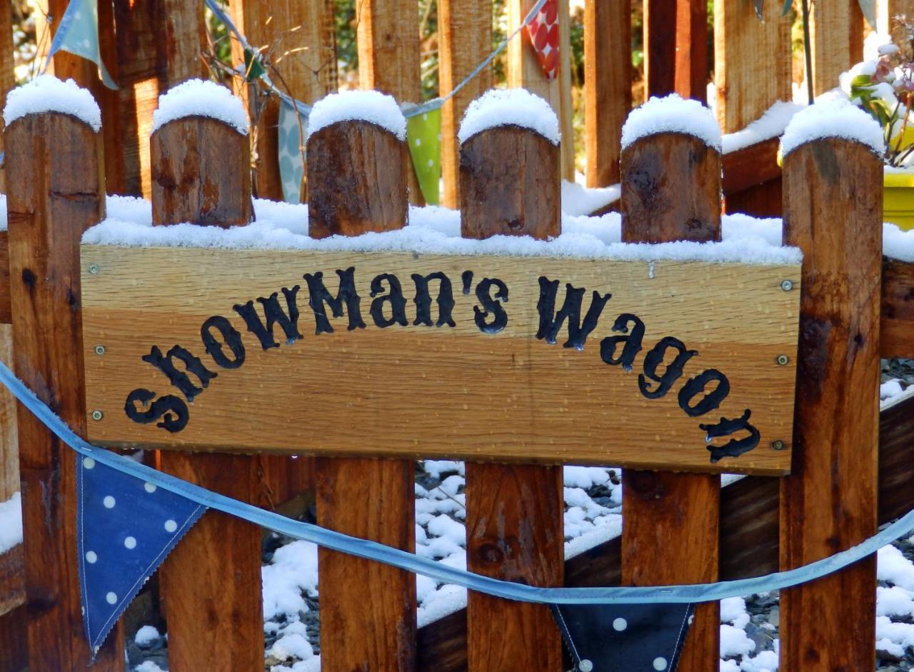 Showman'S Wagon At Coed Cae ドルゲラウ エクステリア 写真