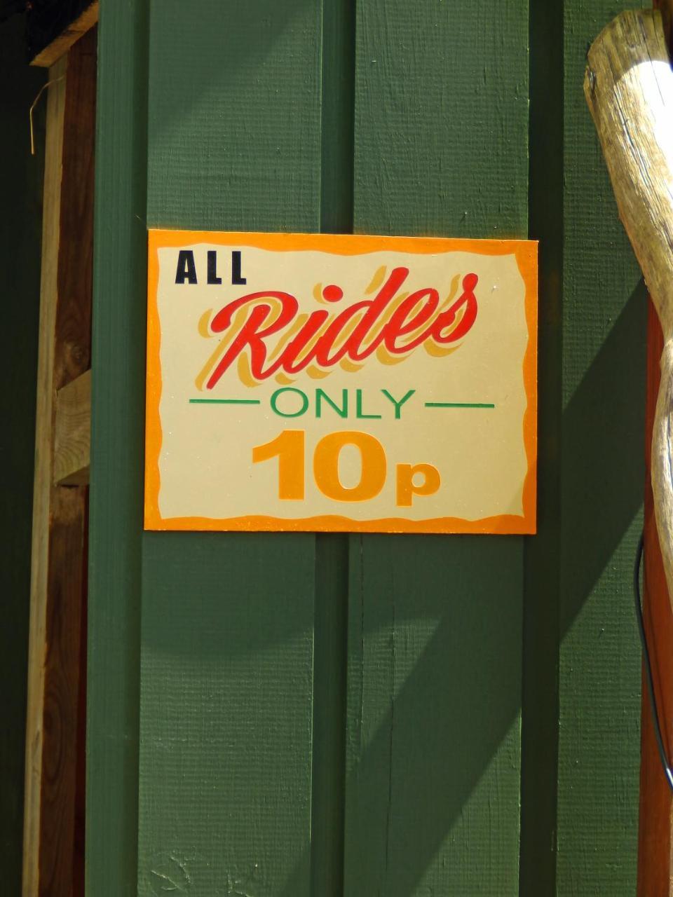 Showman'S Wagon At Coed Cae ドルゲラウ エクステリア 写真
